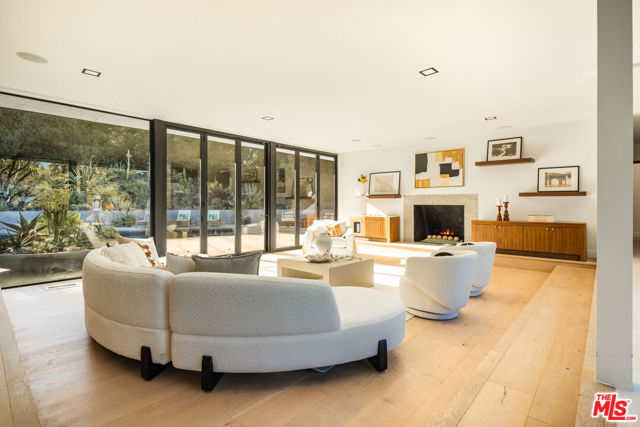 9991 Liebe Drive, Beverly Hills CA: https://media.crmls.org/mediaz/1b7391b0-00ed-4de6-8003-b96c08dd24c2.jpg