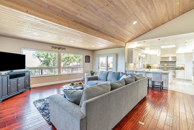 25061 Hidden Mesa Court, Monterey CA: https://media.crmls.org/mediaz/1b73d82a-95b7-4204-b619-29f8e89bd817.jpg