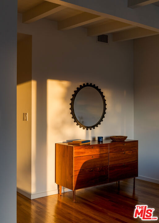https://media.crmls.org/mediaz/1b73ea1d-a390-484d-9257-cc28ce5418de.jpg?preset=X-Large