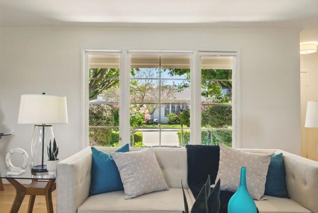 1405 Oakhurst Avenue, San Carlos CA: https://media.crmls.org/mediaz/1b74811c-fdb2-4a5f-b3ce-28f8db03f2ad.jpg