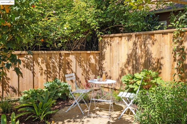 1511 Rose St, Berkeley CA: https://media.crmls.org/mediaz/1b7513ab-cc7a-45c3-acbd-09ba68890d17.jpg