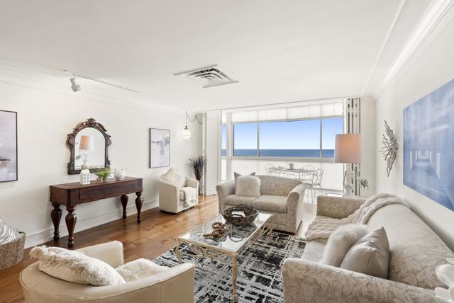 939 Coast Boulevard, La Jolla CA: https://media.crmls.org/mediaz/1b755f97-0b5d-4f45-a851-36df7bf563b5.jpg