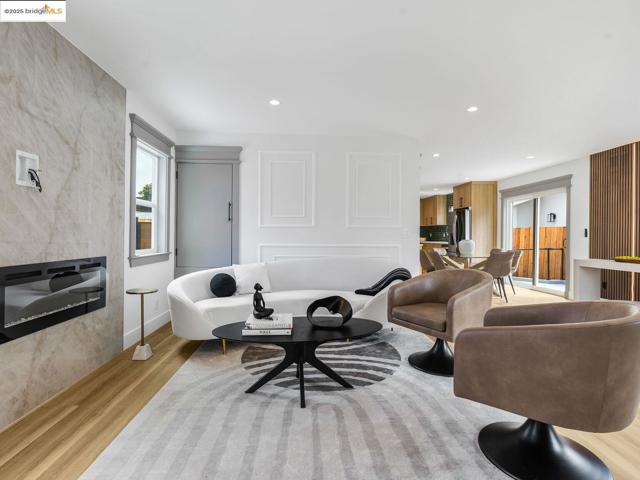 1415 10Th St, Berkeley CA: https://media.crmls.org/mediaz/1b75b904-2ad2-4f5d-96ec-99f0d096d083.jpg
