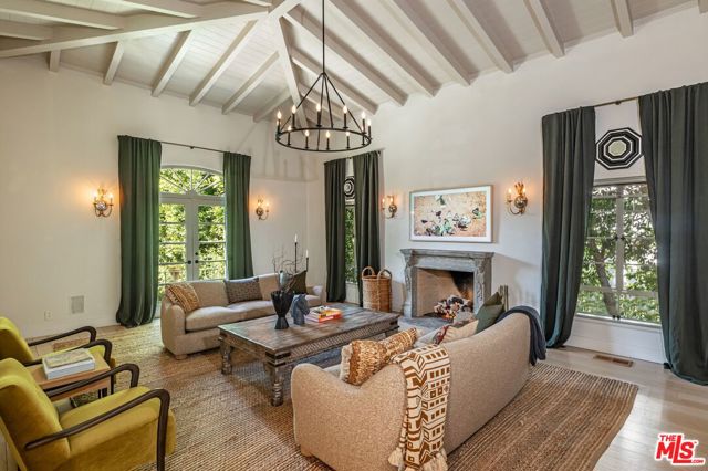 1136 N Doheny Drive, Los Angeles CA: https://media.crmls.org/mediaz/1b75c891-b32c-4711-b9ea-a5ae35494964.jpg