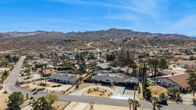 7458 Cardillo Trail, Yucca Valley CA: https://media.crmls.org/mediaz/1b760dc0-bc96-4613-8604-a0115eeb3be9.jpg