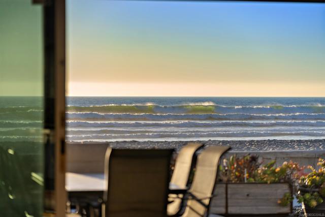 2965 Ocean Front Walk, San Diego CA: https://media.crmls.org/mediaz/1b7681d3-bac5-4b99-a567-bb5b73b3de4d.jpg