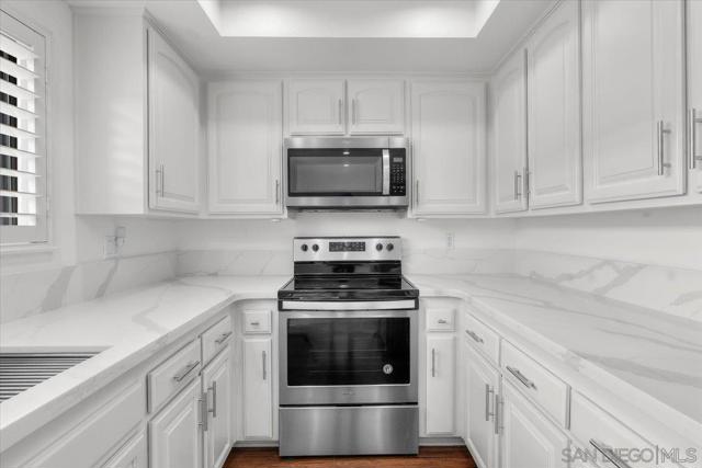 28125 Ridgecove Ct S, Rancho Palos Verdes CA: https://media.crmls.org/mediaz/1b76915b-0390-42fa-ad5b-07db65d4383d.jpg