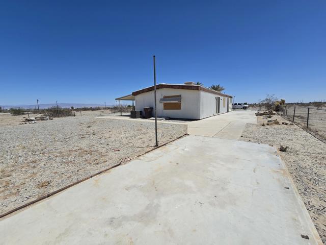 2655 Sea Wind Avenue, Thermal CA: https://media.crmls.org/mediaz/1b76e824-64a7-4d47-983a-9ebfdb77ec5a.jpg