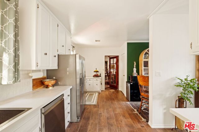 5940 Varna Avenue, Valley Glen CA: https://media.crmls.org/mediaz/1b770c0b-85d3-4190-a8ae-25aaed87f348.jpg