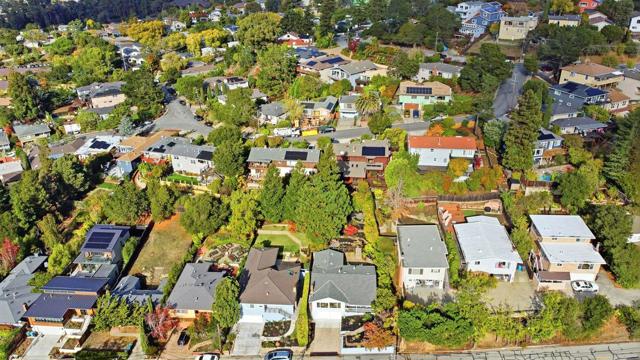 574 Wellington Drive, San Carlos CA: https://media.crmls.org/mediaz/1b7710da-f2a1-4549-ae41-87607ac615cc.jpg