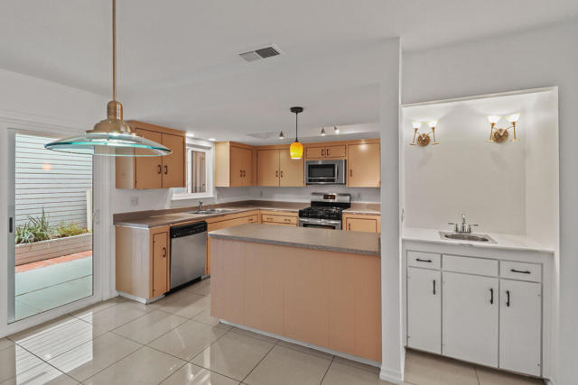 2518 S Sierra Madre, Palm Springs CA: https://media.crmls.org/mediaz/1b786224-f46c-40cf-ba42-7f0b3b3a856c.jpg