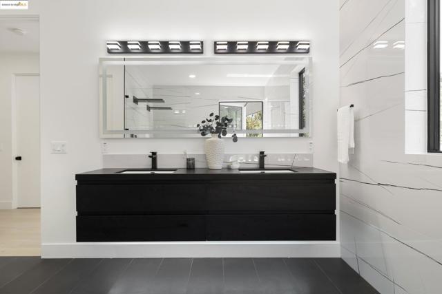7270 Woodrow Dr, Oakland CA: https://media.crmls.org/mediaz/1b78b4d9-9e39-4f94-9a44-0227b34b16f8.jpg