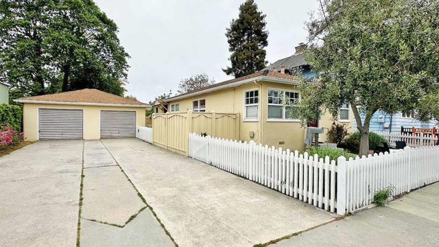 1138 Laurel Street, Santa Cruz CA: https://media.crmls.org/mediaz/1b78c15c-9711-4323-b5f0-0b0e7aa7f7a6.jpg