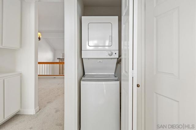 8585 Via Mallorca, La Jolla CA: https://media.crmls.org/mediaz/1b78ecaa-29dd-4369-a307-fed5057e0fb2.jpg