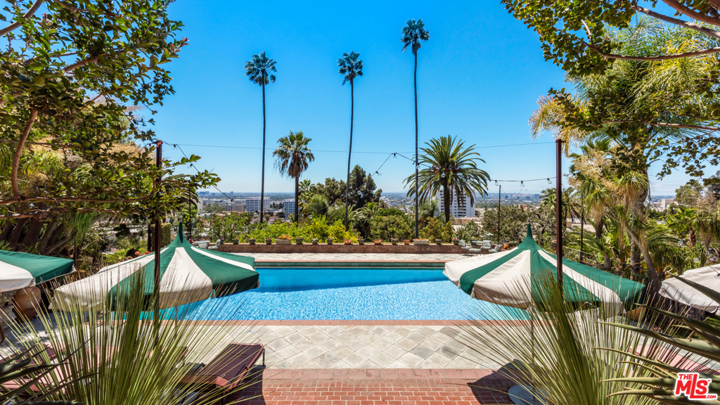 2003 La Brea Terrace