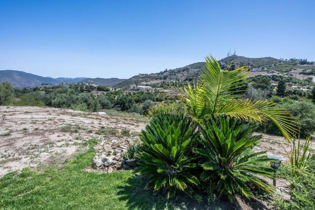 1309 Sunny Heights Road, Fallbrook CA: https://media.crmls.org/mediaz/1b795c92-3dbd-4fea-9615-8a9d1ed44650.jpg