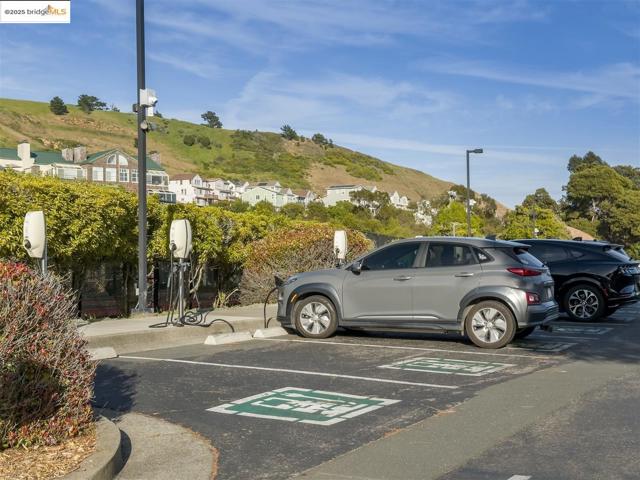 1301 Quarry Ct, Richmond CA: https://media.crmls.org/mediaz/1b79b0cd-0b79-45df-ac8b-eefd6d1e2aa3.jpg