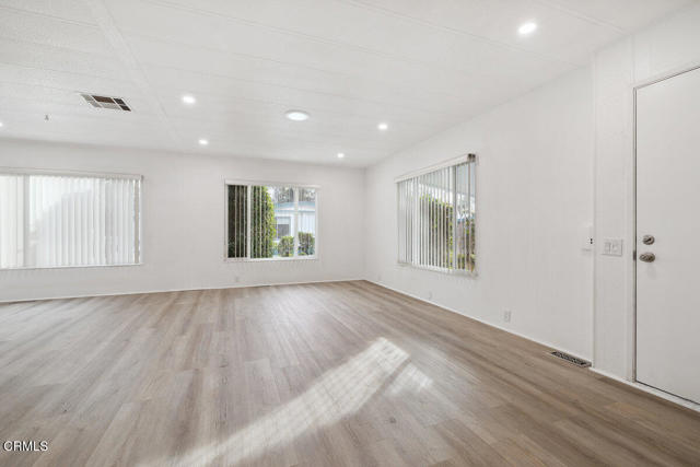 Detail Gallery Image 6 of 39 For 206 Browning Ave #206,  Ventura,  CA 93003 - 2 Beds | 1 Baths