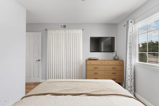 1215 Lawrence Way, Oxnard CA: https://media.crmls.org/mediaz/1b7ac1d6-4597-4705-b46c-c38e98a9dfc5.jpg