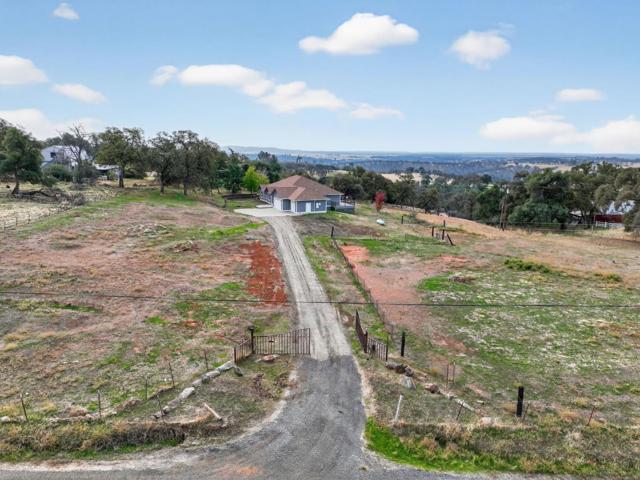 35 Blazeford Gulch, Oroville CA: https://media.crmls.org/mediaz/1b7af63f-9230-474f-8776-822cb7449817.jpg