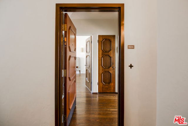 1302 Sweetzer Avenue, West Hollywood CA: https://media.crmls.org/mediaz/1b7afda2-4d55-4142-ac9c-8113553c706e.jpg