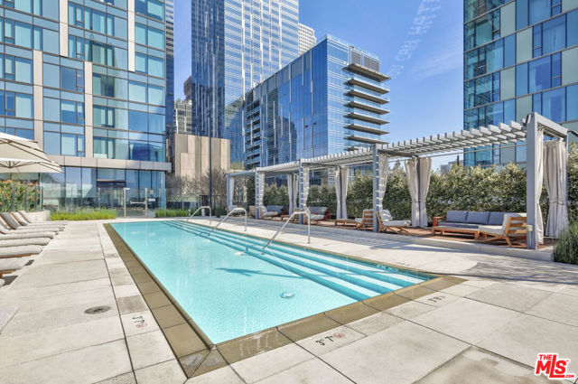 889 Francisco Street, Los Angeles CA: https://media.crmls.org/mediaz/1b7b0423-f674-47ee-bc27-e7d8600c1921.jpg