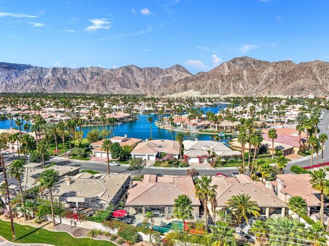 47410 Via Florence, La Quinta CA: https://media.crmls.org/mediaz/1b7b34d5-994d-43f2-a3b3-5e57dc063472.jpg