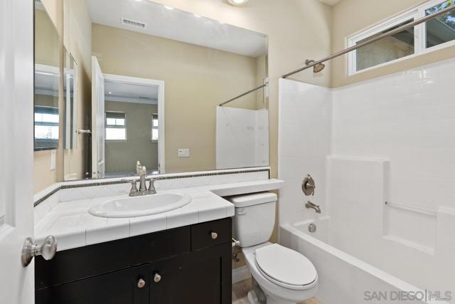 1833 Corte Galeana, Chula Vista CA: https://media.crmls.org/mediaz/1b7b407d-bcf2-46a9-bc48-ef76c3102896.jpg