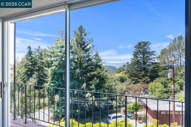 51 Rincon Rd, Kensington CA: https://media.crmls.org/mediaz/1b7b6dfe-b4a6-4b8a-af9a-96056d18643d.jpg