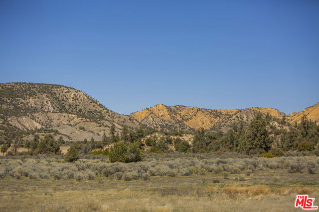 29433 Highway 33 Highway, Maricopa CA: https://media.crmls.org/mediaz/1b7b8677-8777-45df-93ca-3028b63380b5.jpg