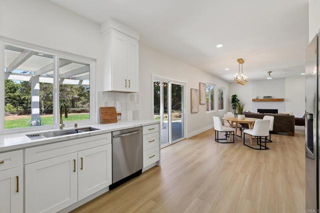 5471 Papagallo Drive, Oceanside CA: https://media.crmls.org/mediaz/1b7b8e11-69cf-4607-9c35-96660c3ba82b.jpg
