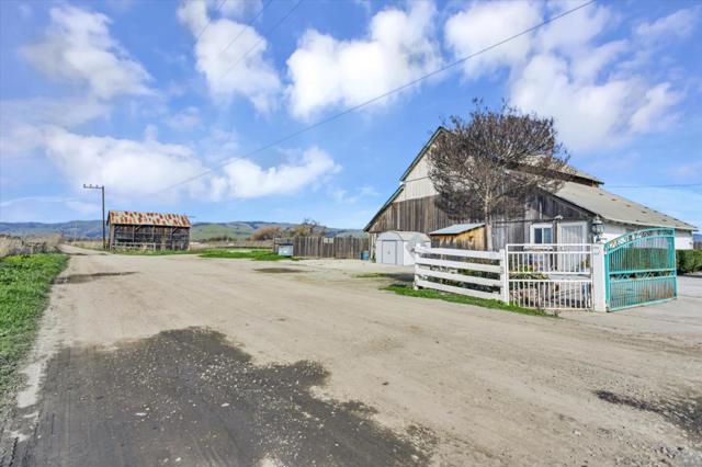 1204 Shore Road, Hollister CA: https://media.crmls.org/mediaz/1b7b9ad9-7b7d-4a26-8d7e-0718dcfbbb64.jpg
