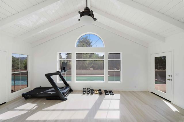 2173 Twisted Oak Ln Lane, Alpine CA: https://media.crmls.org/mediaz/1b7bbd8d-9358-49bc-b5c4-bd858a79cd31.jpg