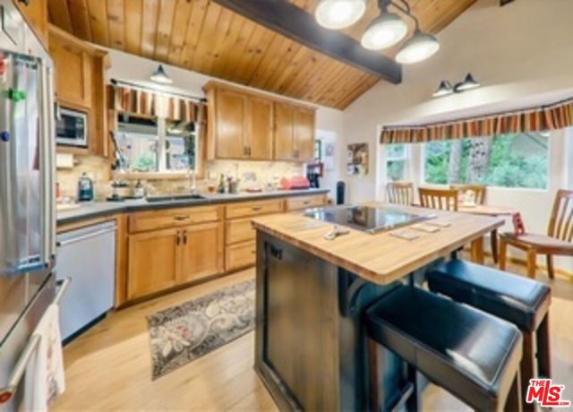 1241 Redwood Drive, Big Bear City, California 92314, 3 Bedrooms Bedrooms, ,2 BathroomsBathrooms,Single Family Residence,For Sale,Redwood,23325411