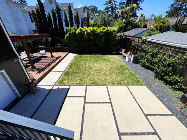 1812 Sanchez Avenue, Burlingame CA: https://media.crmls.org/mediaz/1b7cb737-e236-49ce-ac98-c0549a1583b0.jpg