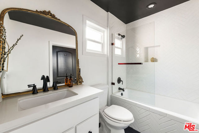 4004 W Avenue 42, Los Angeles CA: https://media.crmls.org/mediaz/1b7ce28e-5bbe-4668-82a4-cc970a48d01b.jpg