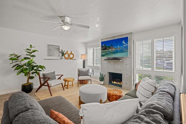 1074 Isabella Avenue, Coronado CA: https://media.crmls.org/mediaz/1b7d1236-1ba3-4b0f-b710-019c495f35d3.jpg