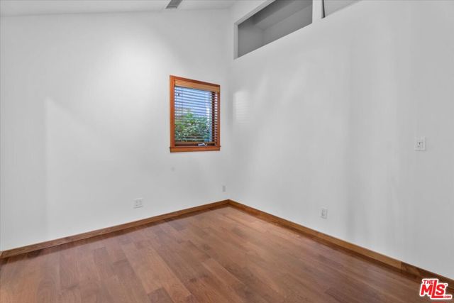 3947 Huron Avenue photo 10