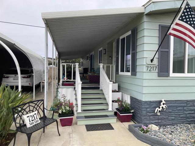 7217 San Luis St, Carlsbad CA: https://media.crmls.org/mediaz/1b7db845-bb48-4b11-aae1-8512d7a3dce6.jpg