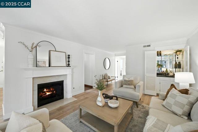 742 Wesley Way, Oakland CA: https://media.crmls.org/mediaz/1b7de3aa-b768-404f-9464-e2c36605a99c.jpg
