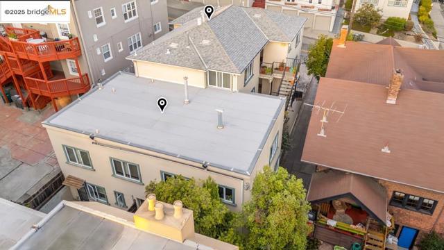 539 Mandana, Oakland CA: https://media.crmls.org/mediaz/1b7df83c-616a-4bfc-afd5-2c7da4f59dcb.jpg