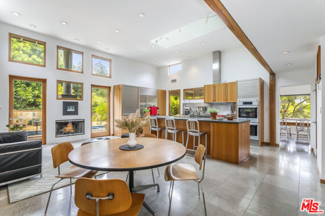 8631 Allenwood Road, Los Angeles CA: https://media.crmls.org/mediaz/1b7e240e-a99a-4a10-8bfa-acd50d885388.jpg
