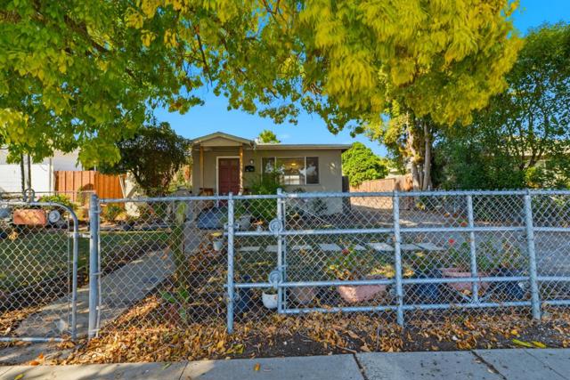 603 Warrington Avenue, Redwood City CA: https://media.crmls.org/mediaz/1b7eec64-3fea-46ff-bcdd-dbab0ed69241.jpg