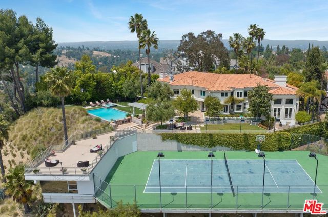 4001 Clarinda Drive, Tarzana CA: https://media.crmls.org/mediaz/1b8012b8-6b6e-4c5d-921c-da71552a45d9.jpg