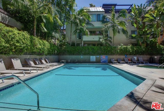 950 N Kings Road, West Hollywood CA: https://media.crmls.org/mediaz/1b8057a8-71d8-4b08-81c8-8e37042561ea.jpg