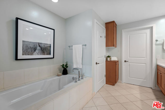 7301 Vista Del Mar, Playa del Rey CA: https://media.crmls.org/mediaz/1b807455-448e-4d95-a6d1-50c0610d51fa.jpg