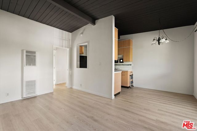 7559 Whitsett Avenue photo 3