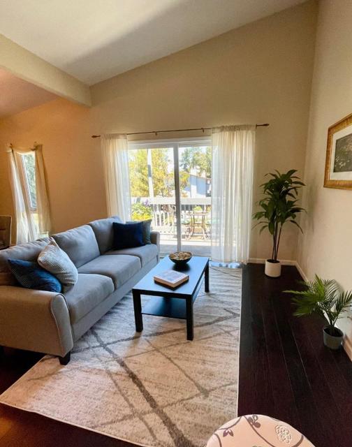 4111 George Avenue, San Mateo CA: https://media.crmls.org/mediaz/1b80f2db-7a3f-4331-b162-0590be42eaa2.jpg