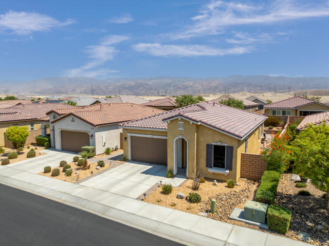 43606 Treviso Drive, Indio CA: https://media.crmls.org/mediaz/1b82879e-15de-4c09-b086-e1ddf4784152.jpg