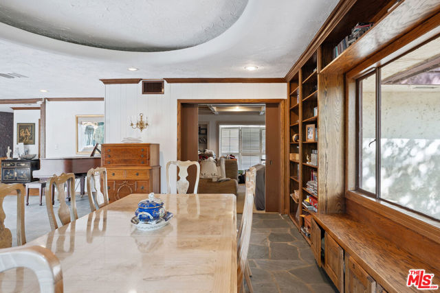 16145 High Valley Place, Encino CA: https://media.crmls.org/mediaz/1b828842-003b-4abf-8cc6-76d7fa4aadae.jpg